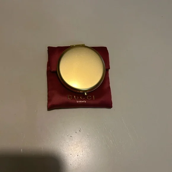 Gucci Floral Beauty Mirror - Gold and Pink - Picture 3 of 11